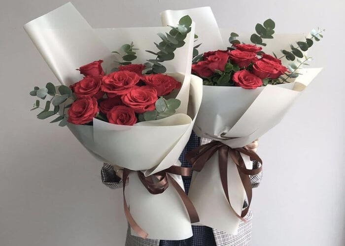 Hãy dành những bó hoa tươi thắm nhất cho vợ và mẹ
