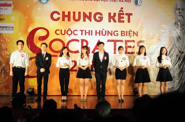 Sinh viên Đại học Luật Hà Nội tham gia cuộc thi hùng biện